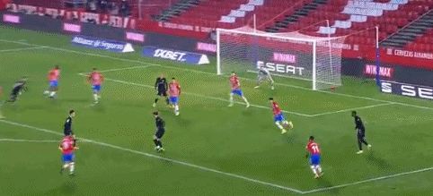 西甲战报：巴雷内切亚半场吊射建功，皇家社会3-1十人奥萨苏纳