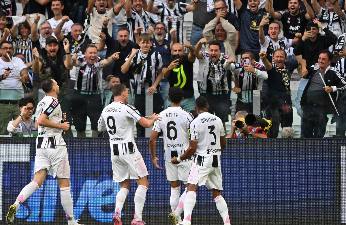 南昌马术俱乐部骑手包揽武汉马运会场地障碍60-80CM级别个人赛冠亚军