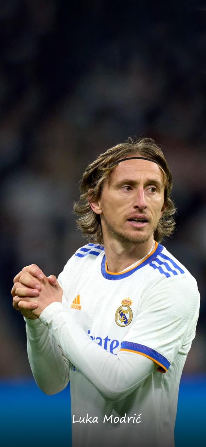 足球意甲射手榜竞争激烈，三人同进12球并列领跑